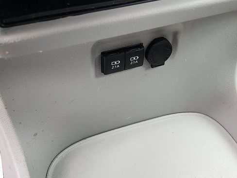 Used 2020 Toyota Sienna L image 27