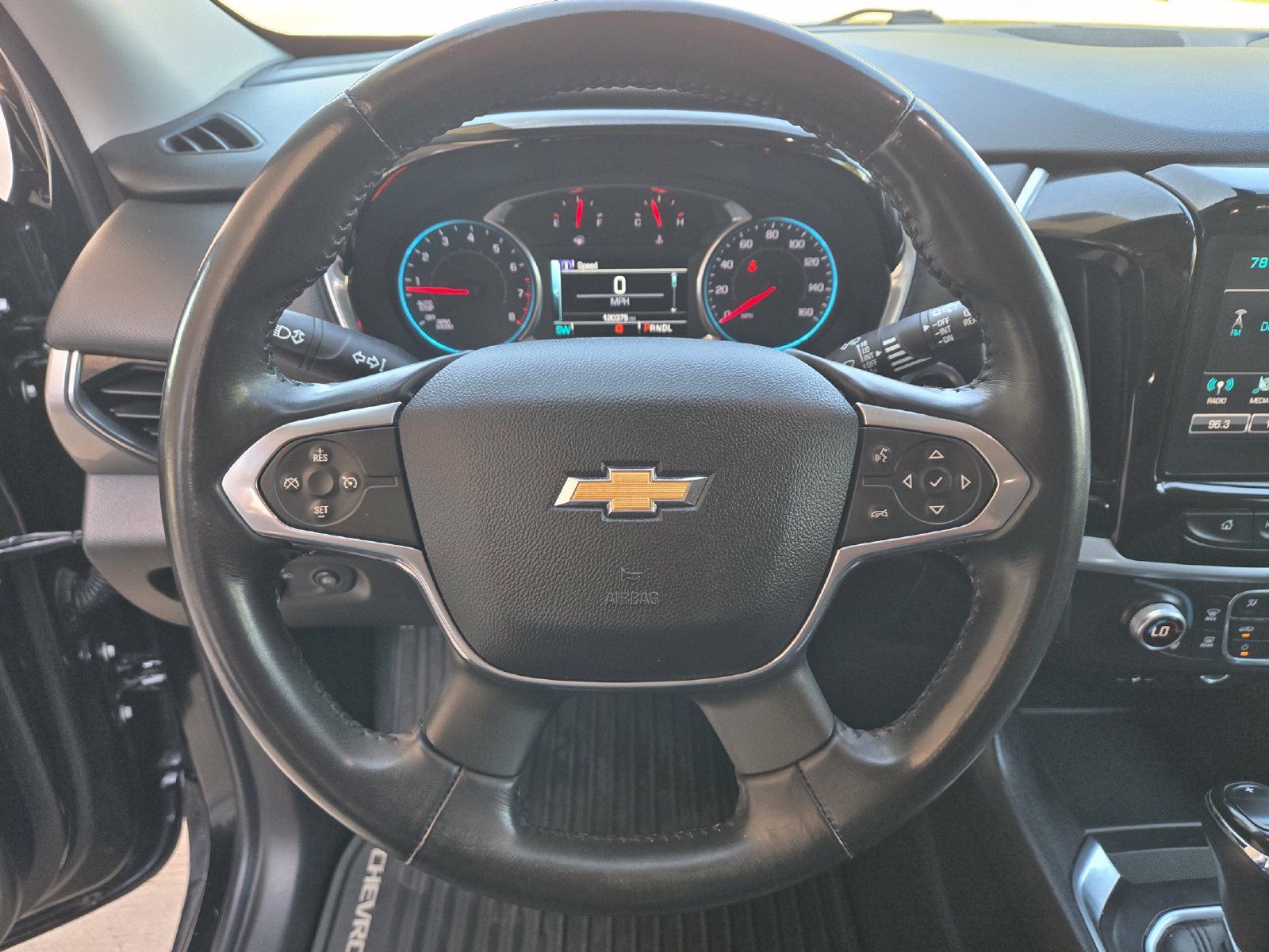 Used 2018 Chevrolet Traverse LT FWD image 11