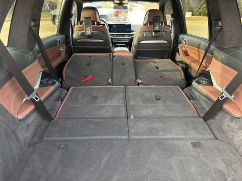 Used 2023 BMW X7 xDrive40i w/ M Sport Package image 41