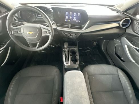 Used 2025 Chevrolet Trax LS FWD image 24