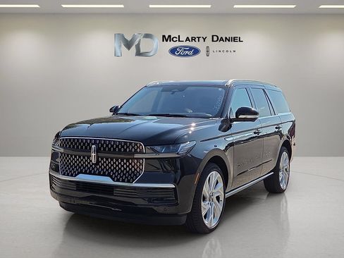 Certified 2025 Lincoln Navigator Reserve AWD/4WD image 2