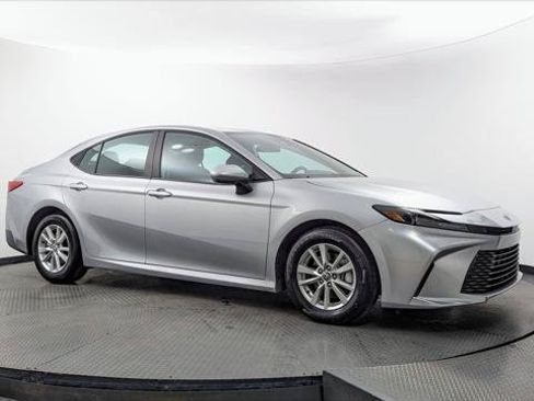 Used 2025 Toyota Camry LE FWD image 11