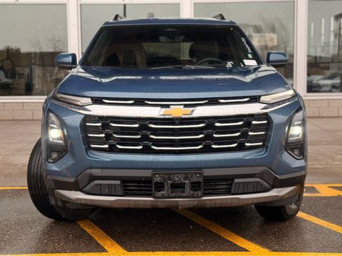 Used 2025 Chevrolet Equinox LT w/ Convenience Package II image 3