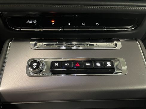 Used 2025 Lincoln Aviator AWD w/ Jet Appearance Package image 12