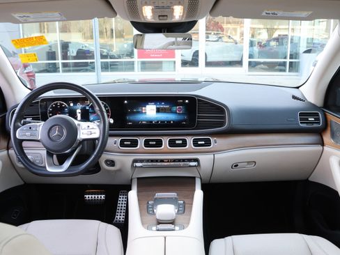 Used 2022 Mercedes-Benz GLS 450 4MATIC image 17