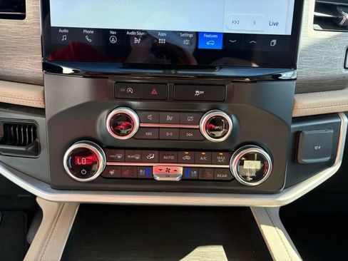 Used 2024 Ford Expedition Limited image 22