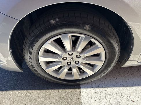 Used 2017 Toyota Sienna LE image 12