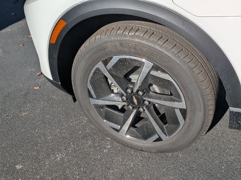 New 2026 Chevrolet Equinox EV LT image 11