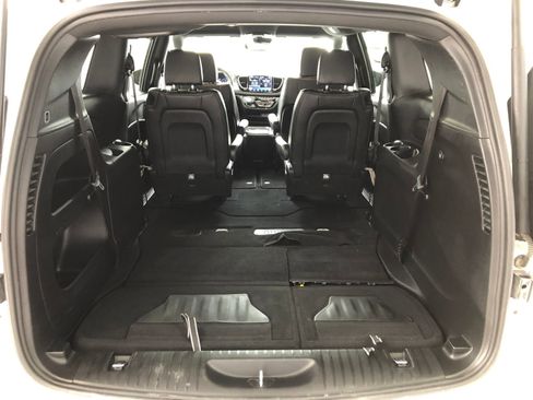 Used 2023 Chrysler Pacifica Touring-L w/ S Appearance Package FWD image 9