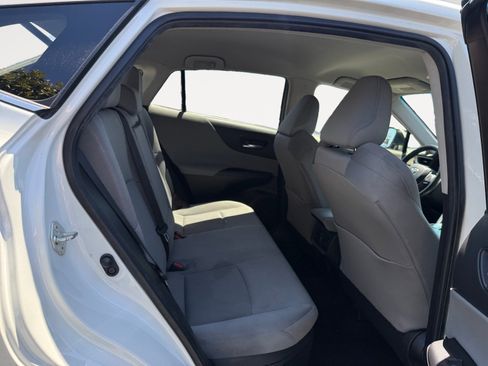 Used 2022 Toyota Venza LE AWD/4WD image 18