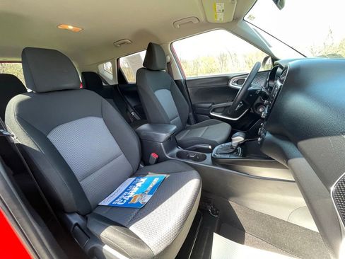 Certified 2023 Kia Soul LX w/ LX Technology Package FWD image 11