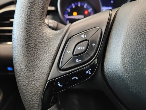 Used 2019 Toyota C-HR LE image 4