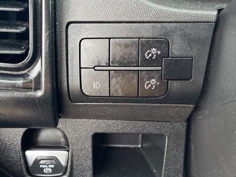 Used 2024 RAM ProMaster 2500 w/ Convenience Group image 18