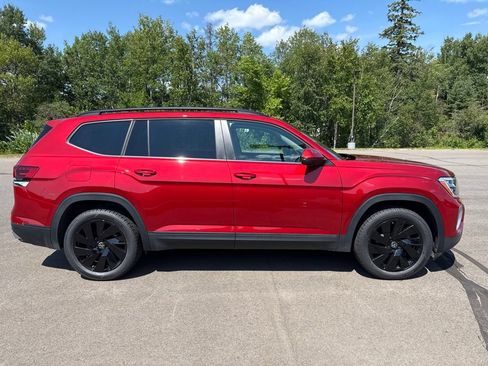 Used 2024 Volkswagen Atlas SE w/ Panoramic Sunroof Package AWD/4WD image 7