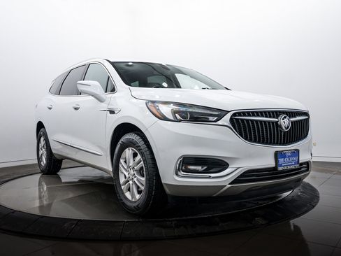 Used 2020 Buick Enclave Essence image 2