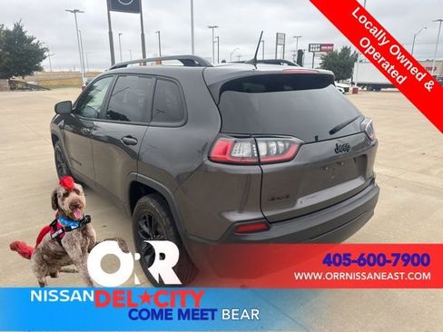 Used 2023 Jeep Cherokee Altitude Lux image 3