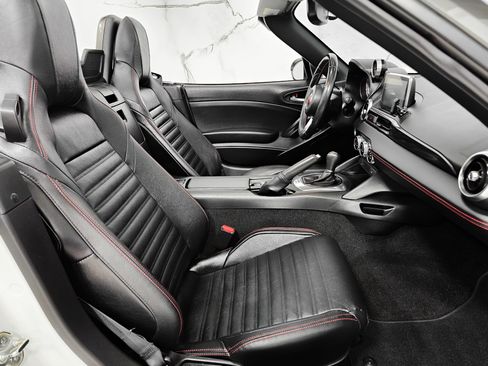 Used 2018 FIAT 124 Spider Abarth w/ Convenience Group image 4