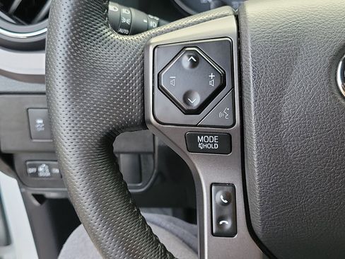 Used 2021 Toyota Tacoma TRD Off-Road w/ Technology Package AWD/4WD image 14
