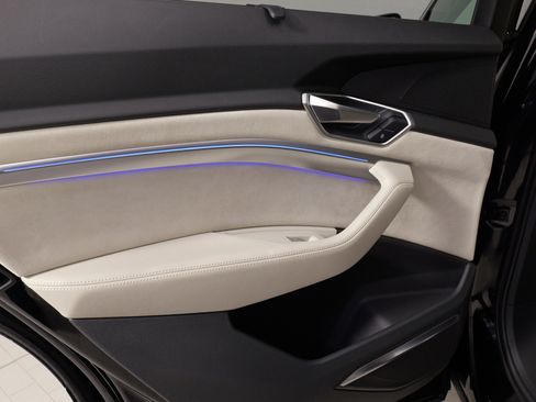 Used 2019 Audi e-tron Prestige w/ Prestige Package image 34