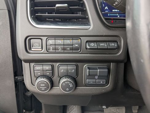 Used 2023 Chevrolet Suburban High Country w/ Advanced Technology Package image 15