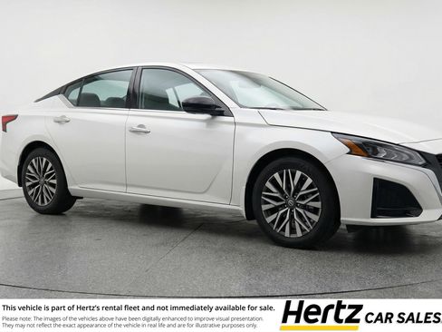 Used 2025 Nissan Altima 2.5 SV FWD image 1