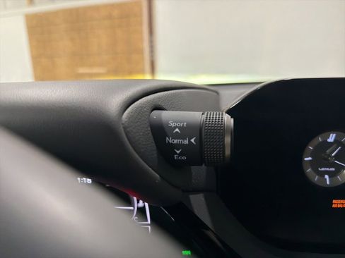 Used 2024 Lexus ES 350 w/ Premium Package image 18