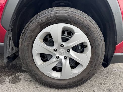Used 2025 Toyota RAV4 LE AWD/4WD image 9