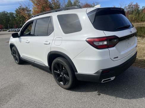 Used 2025 Honda Pilot Black Edition image 7