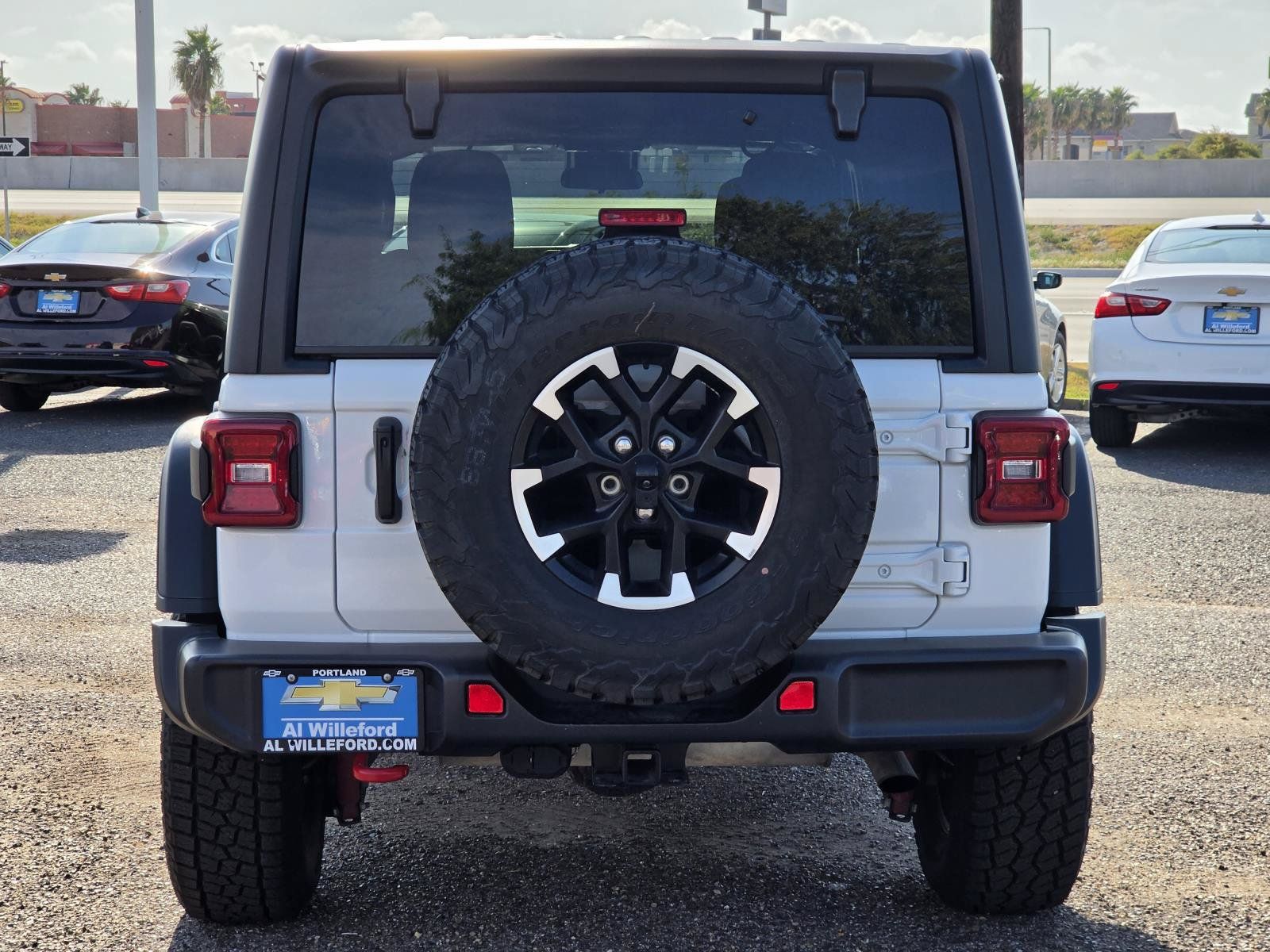 Used 2025 Jeep Wrangler Unlimited Rubicon AWD/4WD image 4