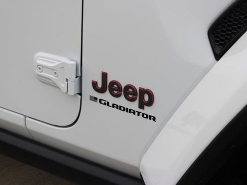 Used 2026 Jeep Gladiator Rubicon AWD/4WD image 2
