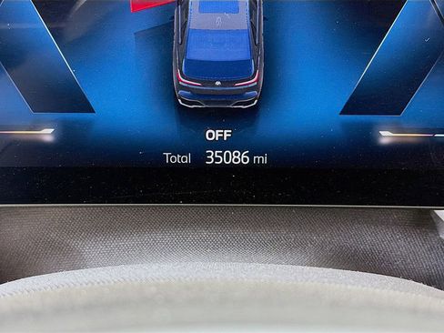 Used 2023 BMW 760i xDrive w/ Executive Package image 36