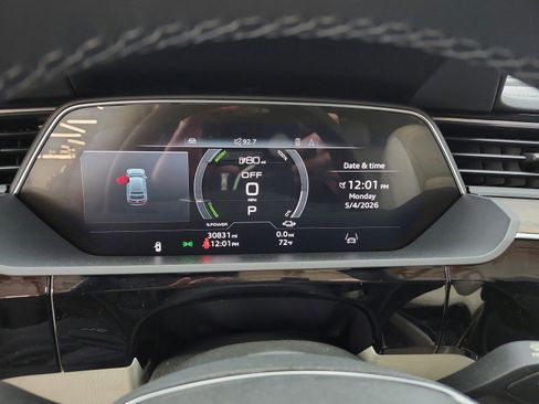 Used 2023 Audi e-tron Premium Plus w/ Premium Plus Package AWD/4WD image 11