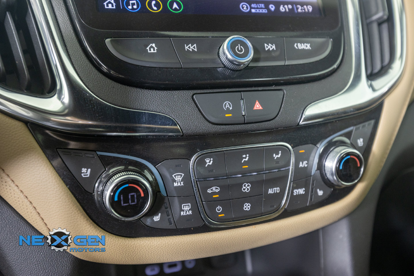 Used 2024 Chevrolet Equinox Premier AWD/4WD image 24