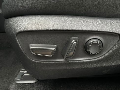 Used 2025 Toyota Grand Highlander FWD image 11