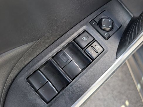 Used 2021 Toyota RAV4 XLE Premium AWD/4WD image 15