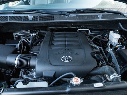 Used 2019 Toyota Sequoia Limited w/ Safety & Convenience Package AWD/4WD image 8