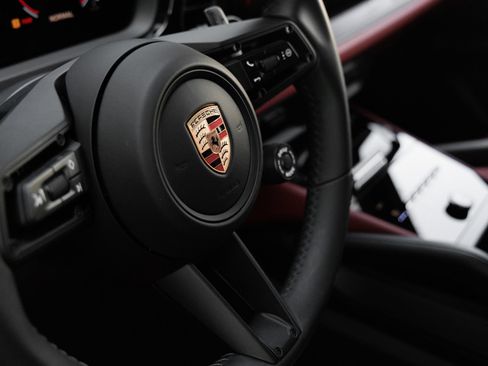 Certified 2026 Porsche Cayenne GTS AWD/4WD image 21