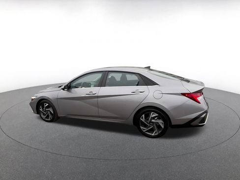 Used 2025 Hyundai Elantra SEL image 10