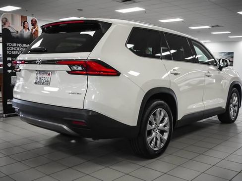 Used 2024 Toyota Grand Highlander AWD image 6