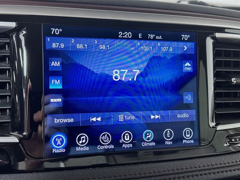 Used 2017 Chrysler Pacifica Limited w/ UConnect Theater Package FWD image 15