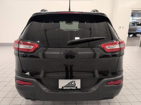 Used 2016 Jeep Cherokee Sport w/ Cold Weather Group AWD/4WD image 24