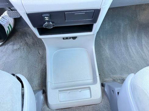Used 2019 Toyota Sienna L w/ Carpet Mat Package image 27