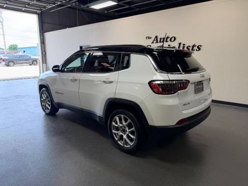 Used 2025 Jeep Compass Limited AWD/4WD image 2