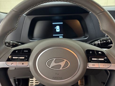 Used 2025 Hyundai Elantra Sport FWD image 2
