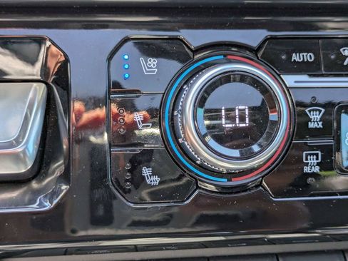 Used 2024 GMC Sierra 2500 Denali w/ Denali Reserve Package AWD/4WD image 24