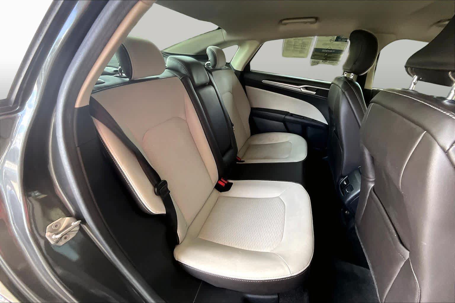Used 2019 Ford Fusion SE w/ Equipment Group 151A FWD image 19