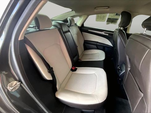 Used 2019 Ford Fusion SE w/ Equipment Group 151A FWD image 19