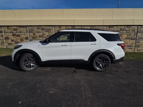 New 2026 Ford Explorer ST-Line w/ ST-Line Street Pack AWD/4WD image 11