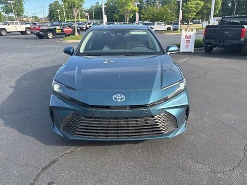 Used 2025 Toyota Camry LE FWD image 5