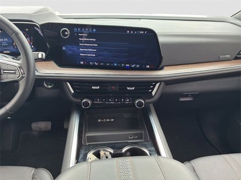 Certified 2025 Chevrolet Suburban High Country w/ Sun And Tow Package image 16